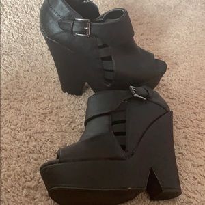 Black wedges size 9